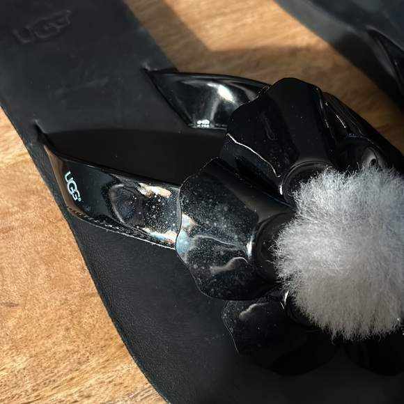 UGG - Picture 2 of 10